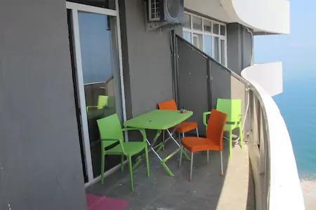 Apartment On Kobaladze Str 2 バトゥーミ エクステリア 写真